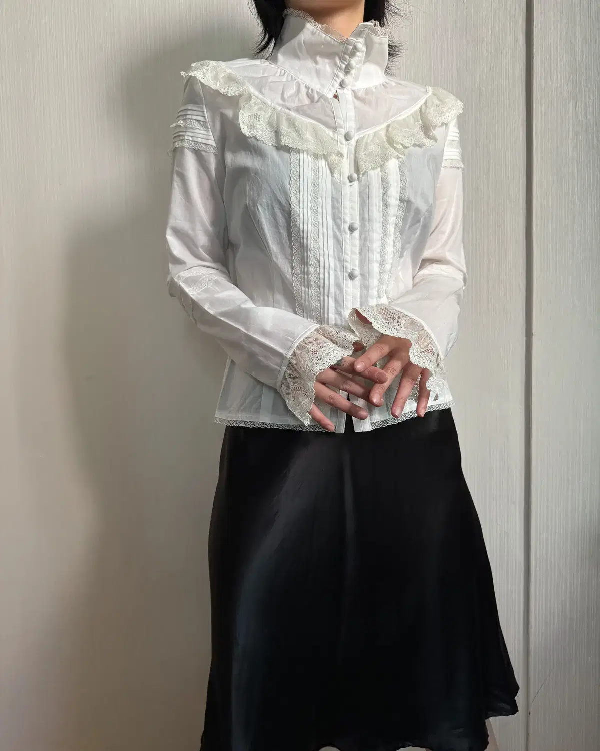 Frill lace layered gothic mood shirt